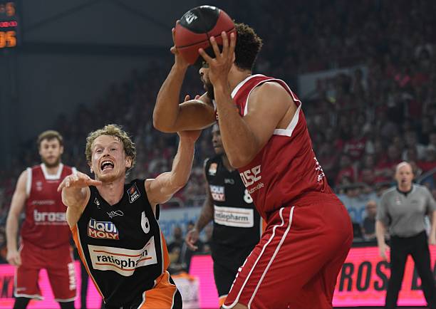 她在国际奥 她在国际奥