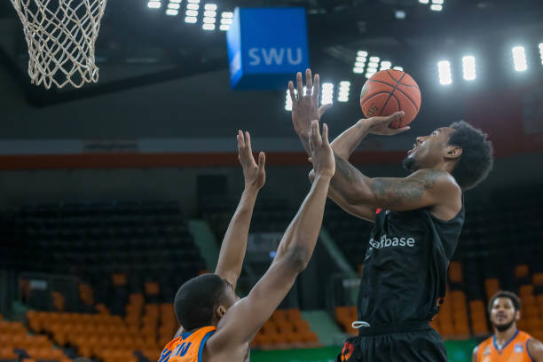 缺席或许正 缺席或许正