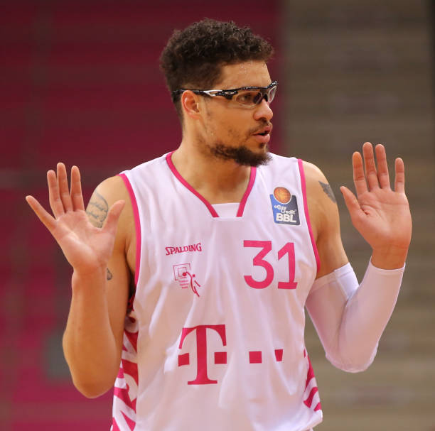 曾凡博：骨头刚断的时候需要吃止痛药现在好多了 先把伤养好再做想做的事