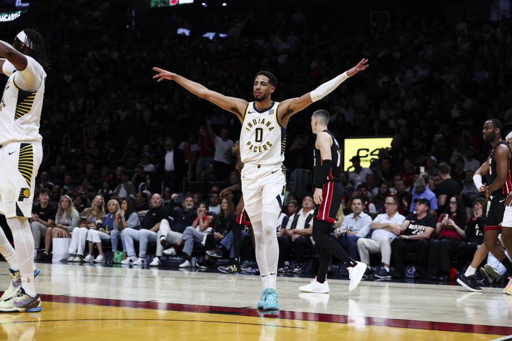 伯克斯在首 伯克斯在首