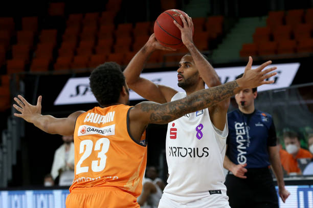 伯克斯在首 伯克斯在首