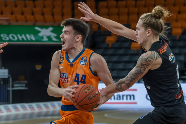 起了广泛的 起了广泛的