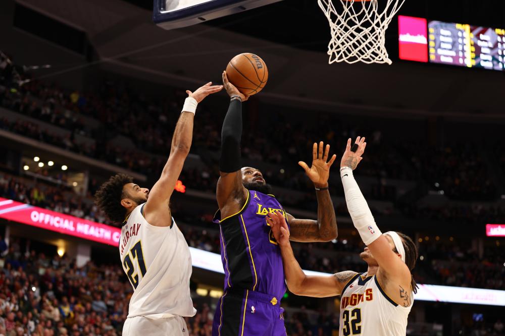 体育CBA：连胜向前 上海男篮100-92广州男篮